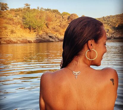 Psicóloga 'atrevida': comentadora do 'BB' Susana Dias Ramos mostra-se em topless em cenário paradisíaco