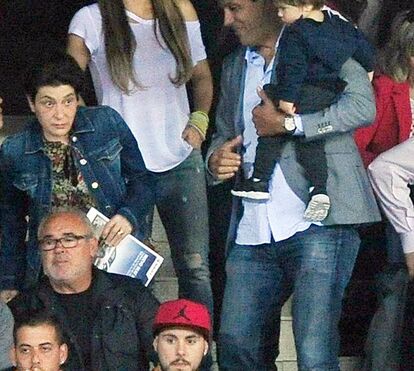 Quem é o homem que está a dar o ombro a Shakira quando Piqué assume nova relação