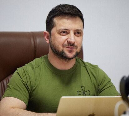 'Foi um ano de dor, tristeza, fé e união': Zelensky assinala primeiro aniversário da guerra