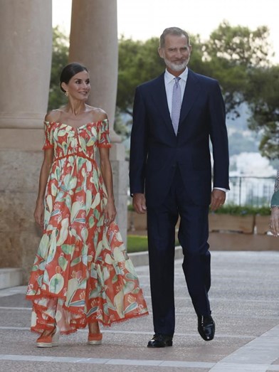 Letizia brilha com vestido de marca que faz sucesso entre as jovens  espanholas - SIC