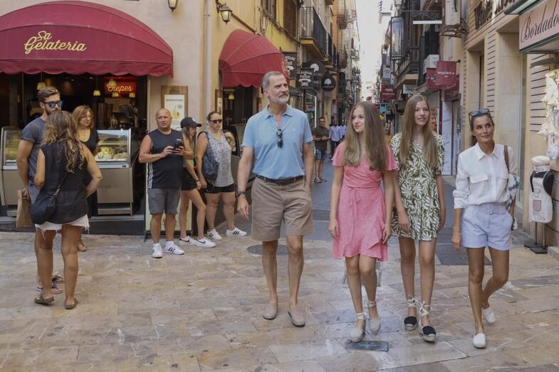 Leonor e Sofia com Letizia e Felipe VI