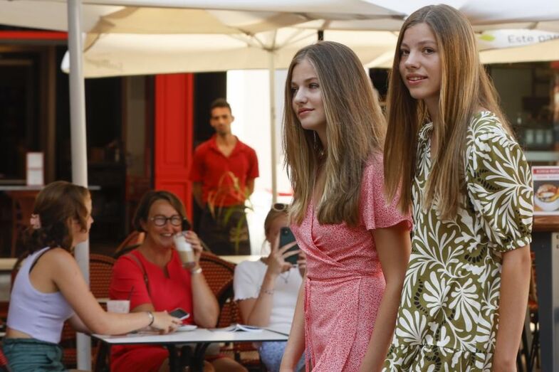 Leonor e Sofia com Letizia e Felipe VI