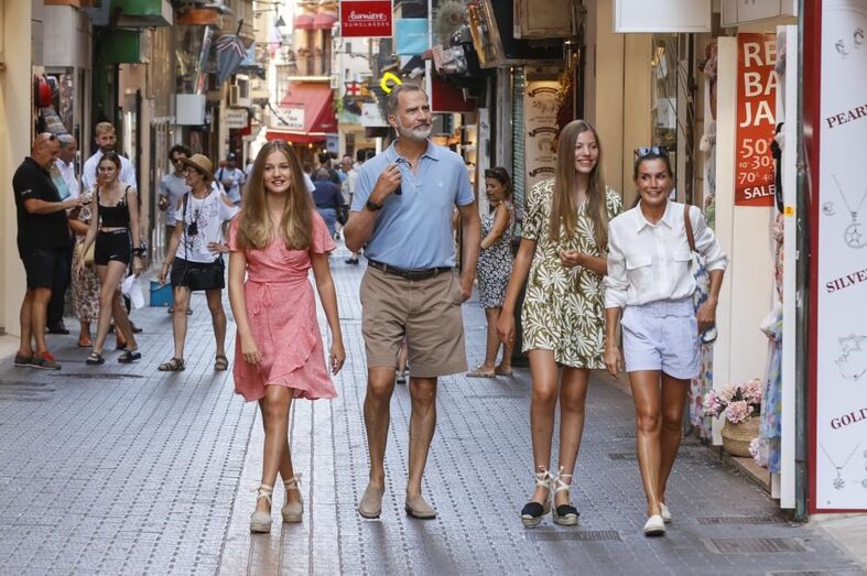 Leonor e Sofia com Letizia e Felipe VI