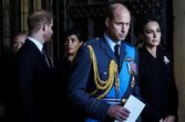  Kate e William, Meghan e Harry na cerimónia de velório da rainha Isabel II