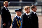 Harry e William desfilam na cerimónia de velório da rainha Isabel II