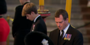 Vigília dos netos de Isabel II. Peter Phillips e James