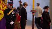 Vigília dos netos de Isabel II. Harry, Eugenie e James