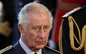 Comovido, o rei Carlos III deixa mensagem à rainha Isabel II na derradeira despedida