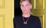 Jessica Athayde emociona-se após morte do senhor Luiz, idoso que levou aos Globos de Ouro