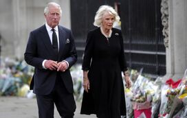 Rainha Camilla de luto com morte de primeiro amor. Cerimónias de despedida envolvidas em mistério