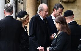 Funeral de Isabel II causa embaraço a rainha Letizia. obrigada a sentar-se ao lado do rei emérito, Juan Carlos