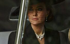 A irrepreensível classe e elegância de Kate Middleton que já brilha com joias de Isabel II