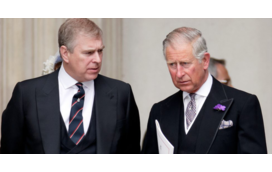 Palácio de Buckingham em estado de sítio, com o nome de Carlos III a ser envolvido em escândalo com 'espião' chinês