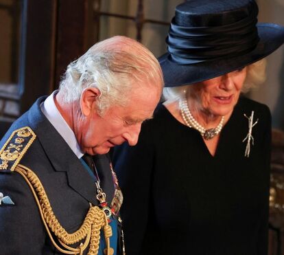 Como a rainha Camilla tem apoiado Carlos III nestes dias intensos de sofrimento e protocolo