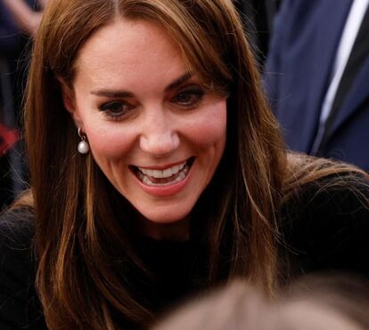 Debaixo da linha dura. Meghan Markle obrigada a combinar mensagem com Kate Middleton