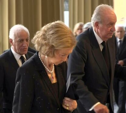 Juan Carlos comete gafe e Letizia fulmina o sogro durante a missa fúnebre de Isabel II. Saiba as razões 