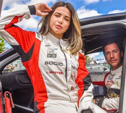 Bruna Gomes com o coração nas mãos. Carro de Bernardo Sousa pega fogo com o piloto ao volante