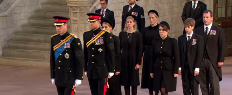 Vigília dos netos de Isabel II. Wiliam, Harry, Beatrice, Eugenie, Louise, Zara, James e Peter Phillips
