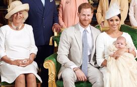 Príncipe Harry acusado de ajudar a denegrir a imagem da madrasta, a rainha Camilla