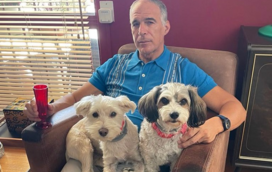 Rodrigo Guedes de Carvalho mostra-se à boss: "A beberricar uns aperitivos com pose de domador de leões" 