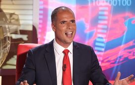 Ricardo Araújo Pereira em dose diária para meter as orelhas dos políticos a arder... com os disparates que dizem e fazem