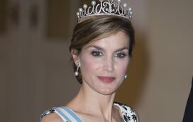 Ela bem tenta ser a rainha perfeita.... mas está difícil. Letizia, a plebeia que continua a colecionar inimigos