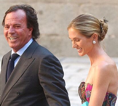 Há uma outra mulher dentro da casa do casal?! O grande mistério em torno do casamento de Julio Iglesias e Miranda