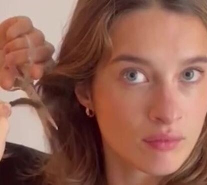 Atrizes francesas cortam pedaço do cabelo para apoiar mulheres iranianas