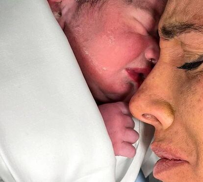 Nasceu Emília, a filha de Diogo Beja e Mia Relógio