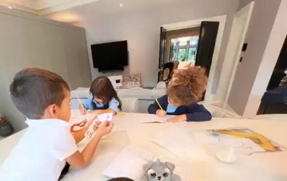 Georgina Rodriguez, Cristiano Ronaldo, Eva, Alana Martina, Mateo, escola