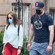 Alba Baptista e Chris Evans