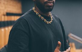 Por um mundo melhor, Dino D'Santiago propõe mudar o Hino Nacional e lança polémica