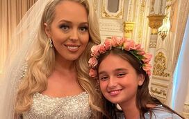 Tiffany Trump sob ao altar de braço dado com o pai, o ex-presidente Donald Trump