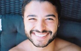 Voltou mas vai já embora. Rui Maria Pêgo volta a deixar Portugal e vai para França por amor ao teatro