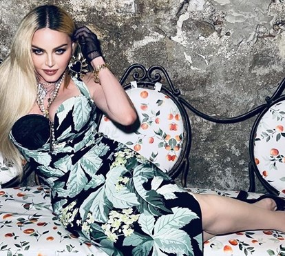 Madonna Volta A Chocar Ao Reeditar O Livro Sex Onde Aparece Nua Isto Em Poca De Natal