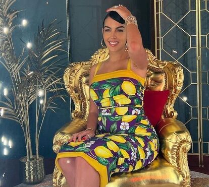 Georgina Rodrígues pede ajuda aos filhos para decorar a árvore de Natal