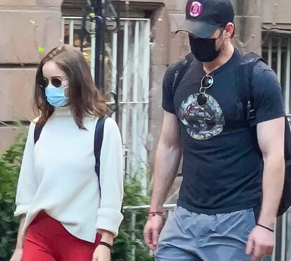 Alba Baptista e Chris Evans apanhados a namorar em Nova Iorque