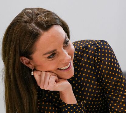 Kate Middleton tenta ajudar mulher e crianças refugiadas da Ucrânia: 'Gostaria que pudéssemos fazer mais'