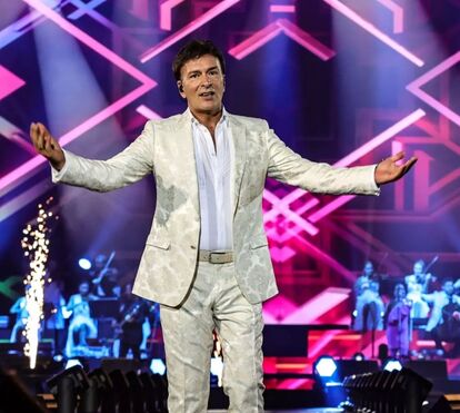 Tony Carreira deixa público emocionado em novo concerto