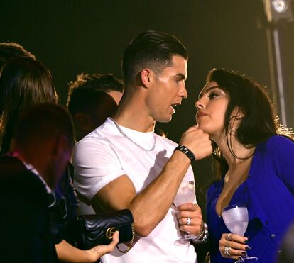 Georgina e Cristiano Ronaldo namoram em restaurante de luxo, onde um prato pode custar mais de 800 euros