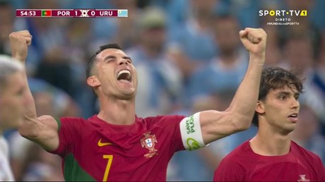 Ronaldo tocou ou não na bola? FIFA vai analisar golo - SIC Notícias