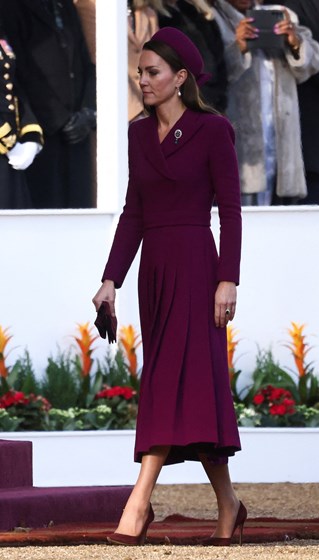 Veja O Vestido Deslumbrante E As Joias De Kate Middleton Usou Para Receber O Presidente Sul