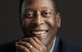 O 'rei' Pelé deixa mensagem depois de ser novamente internado, a lutar contra um cancro no cólon 