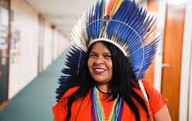 Fez-se história no Brasil! Sônia Guajajara feliz por pela primeira vez existir um ministério dedicado ao povo indígena 