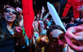 A festa de que toda a gente fala! Prepare-se para dançar a noite toda ao som de músicas do milénio