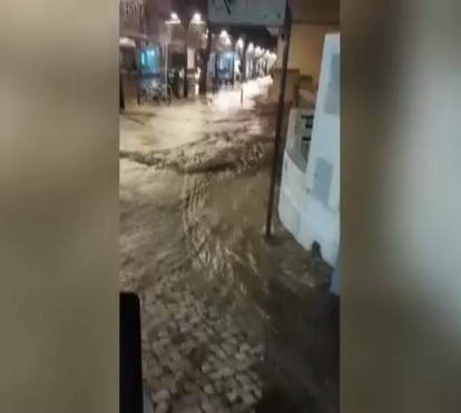 Está instalado o caos: cheias em Quarteira fazem muitos estragos e causam prejuízos