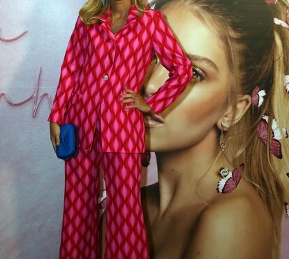 Fatos de mulheres elegantes. As peças que viraram tendência na hora de escolher um look de festa