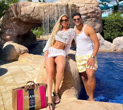Sem nada a esconder. Hulk mima mulher, sobrinha da sua ex, com férias de luxo 