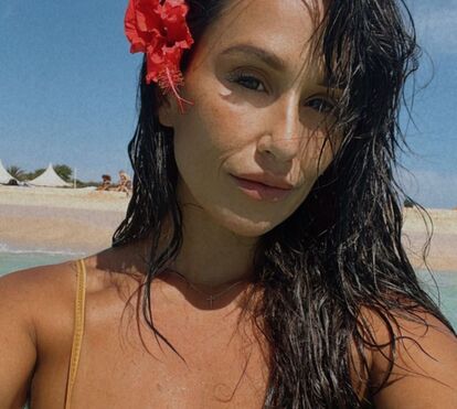 Rita Pereira publica fotos na praia e há perguntas inconvenientes: 'O que é que se passa com a zona de glúteos e coxas? '