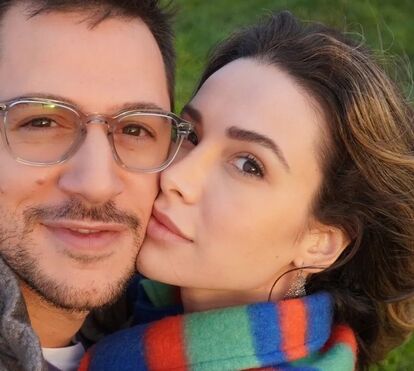Carolina Carvalho e David Carreira mostram anel e levantam suspeitas de noivado